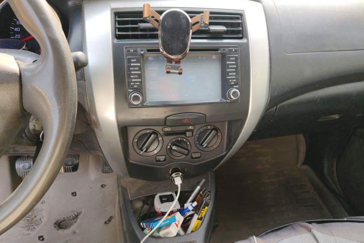 Used Nissan Livina 2013 1.6XE Manual Comfort Edition Audio And AC Panel