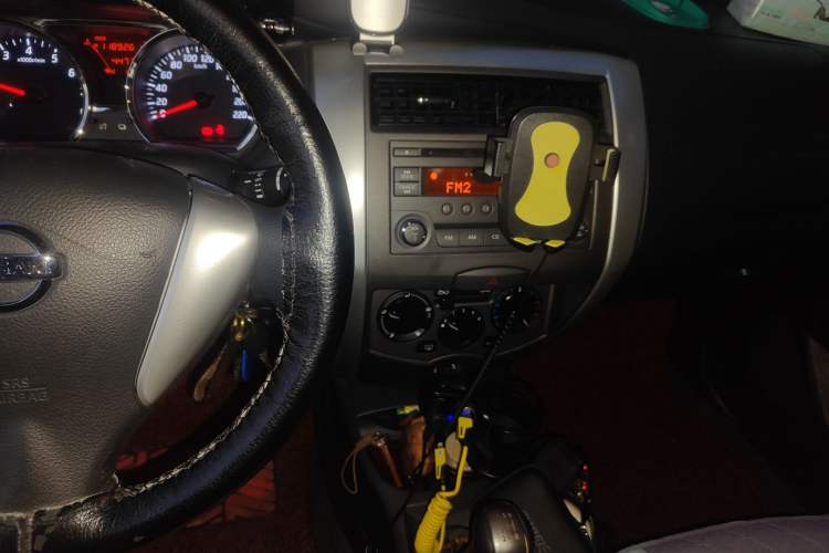 Used Nissan Livina 2013 Jingrui 1.6XL Manual Comfort Edition Audio And AC Panel