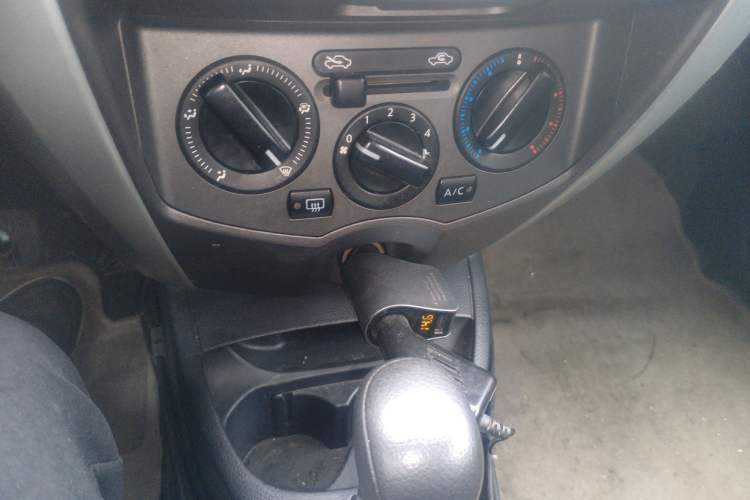 Used Nissan Livina 2013 Jinrui 1.6XL CVT Comfort Edition Audio And AC Panel