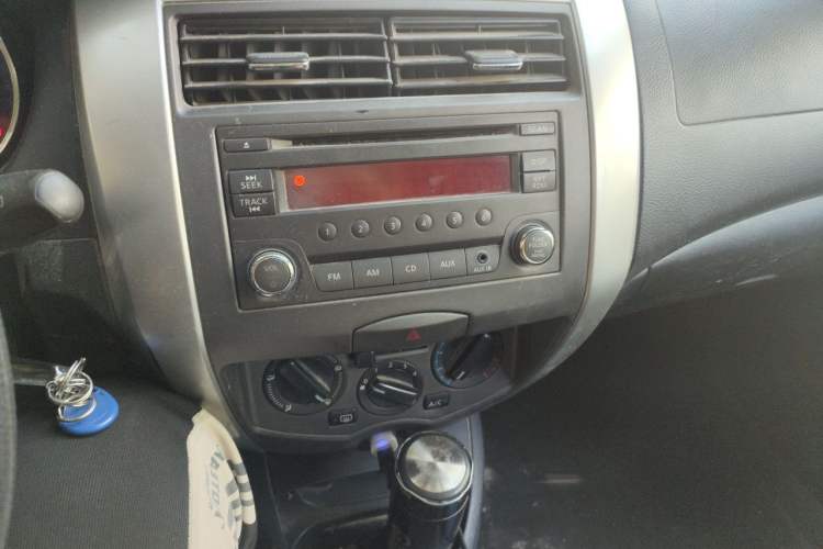 Used Nissan Livina 2013 Jingrui 1.6XL Manual Comfort Edition Audio And AC Panel