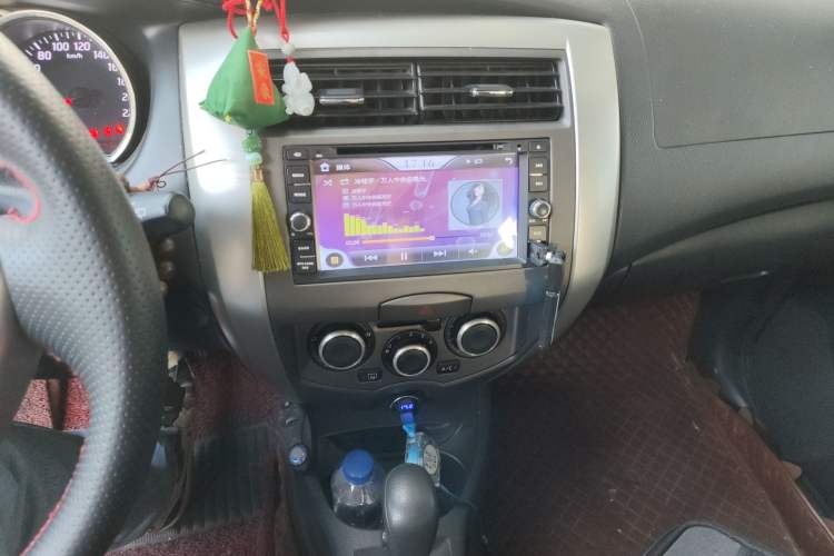 Used Nissan Livina 2013 Jinrui 1.6XL CVT Comfort Edition Audio And AC Panel