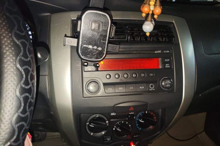 Used Nissan Livina 2013 1.6XE CVT Comfort Edition Audio And AC Panel