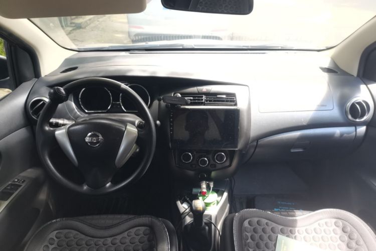 Used Nissan Livina 2013 Jingrui 1.6XL Manual Comfort Edition Center Console