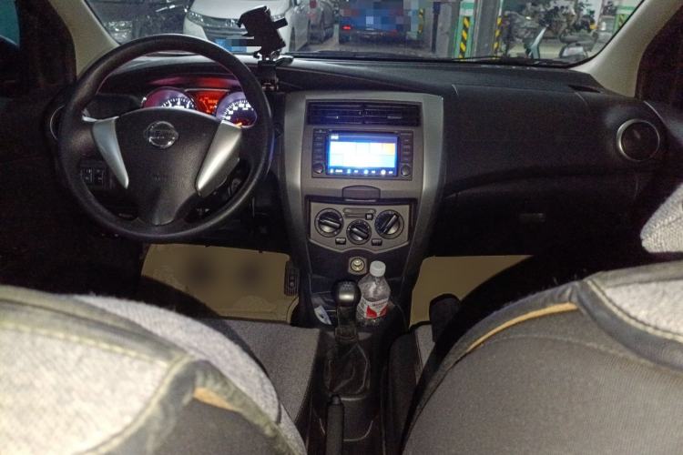 Used Nissan Livina 2013 Jingrui 1.6XL Manual Comfort Edition Center Console