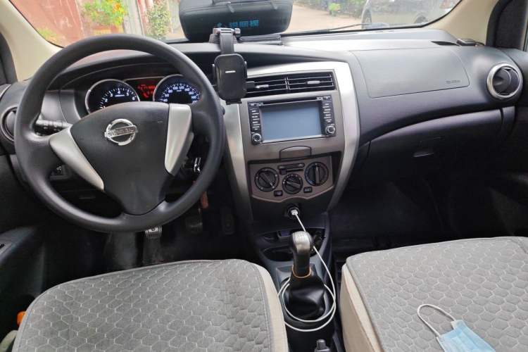 Used Nissan Livina 2013 Jingrui 1.6XL Manual Comfort Edition Center Console