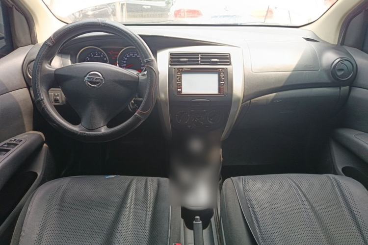 Used Nissan Livina 2013 1.6XE CVT Comfort Edition Center Console