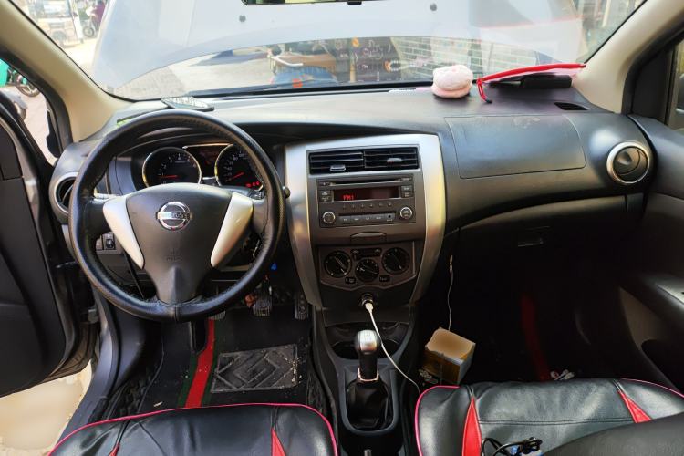 Used Nissan Livina 2013 Jingrui 1.6XL Manual Comfort Edition Center Console