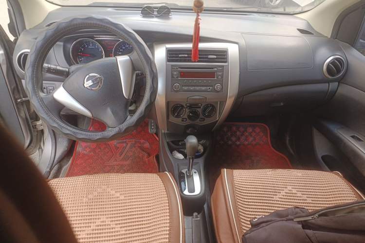 Used Nissan Livina 2013 JINRUI 1.6XV CVT Luxury Edition Center Console