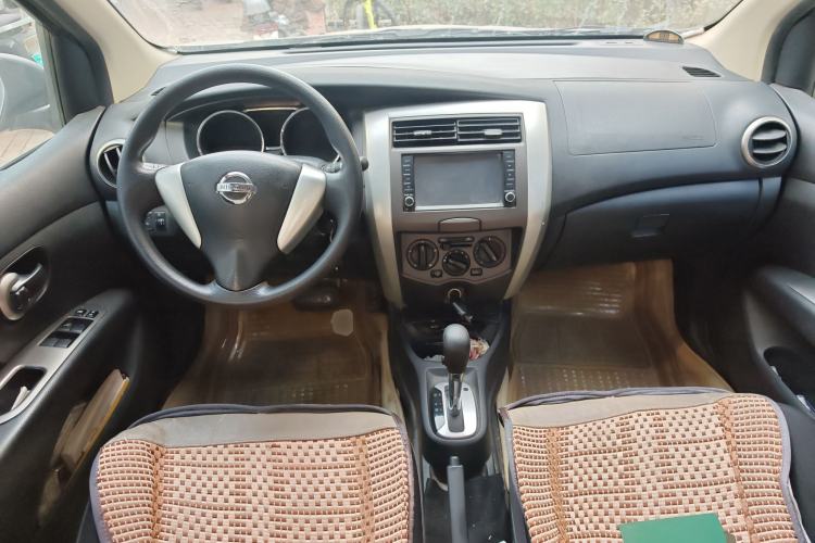 Used Nissan Livina 2013 Jinrui 1.6XL CVT Comfort Edition Center Console