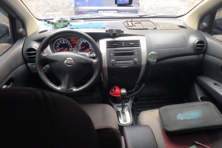 Used Nissan Livina 2013 1.6XE CVT Comfort Edition Center Console