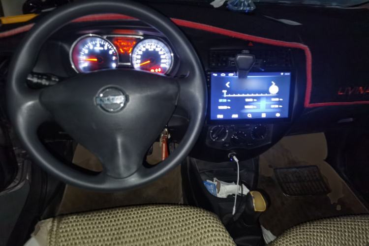 Used Nissan Livina 2013 1.6XE Manual Comfort Edition Center Console