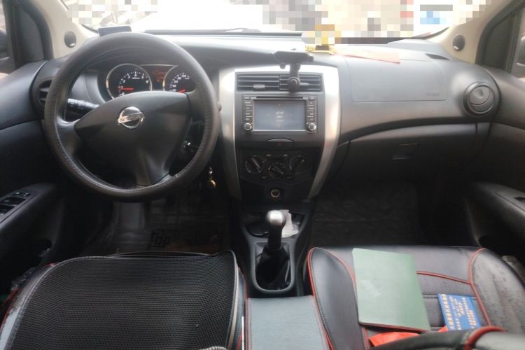 Used Nissan Livina 2013 1.6XE Manual Comfort Edition Center Console