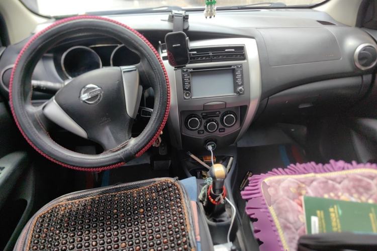 Used Nissan Livina 2013 Jingrui 1.6XL Manual Comfort Edition Center Console