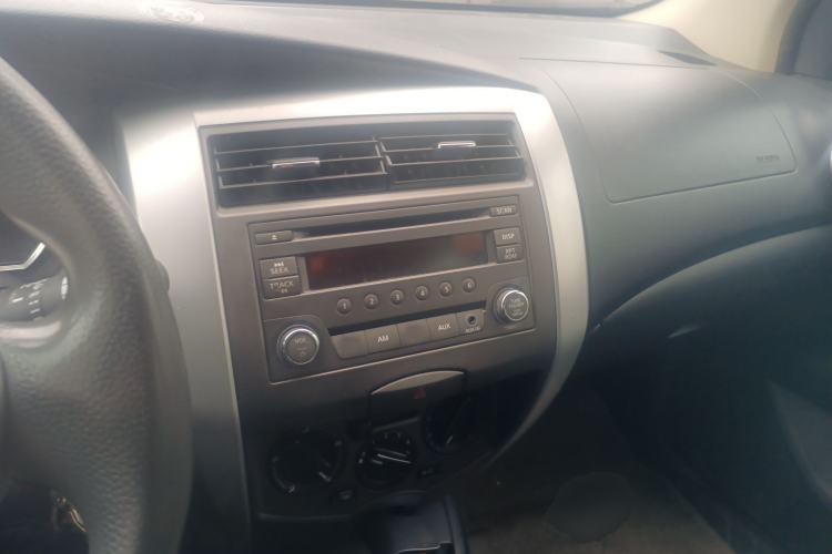 Used Nissan Livina 2013 Jinrui 1.6XL CVT Comfort Edition Center Console