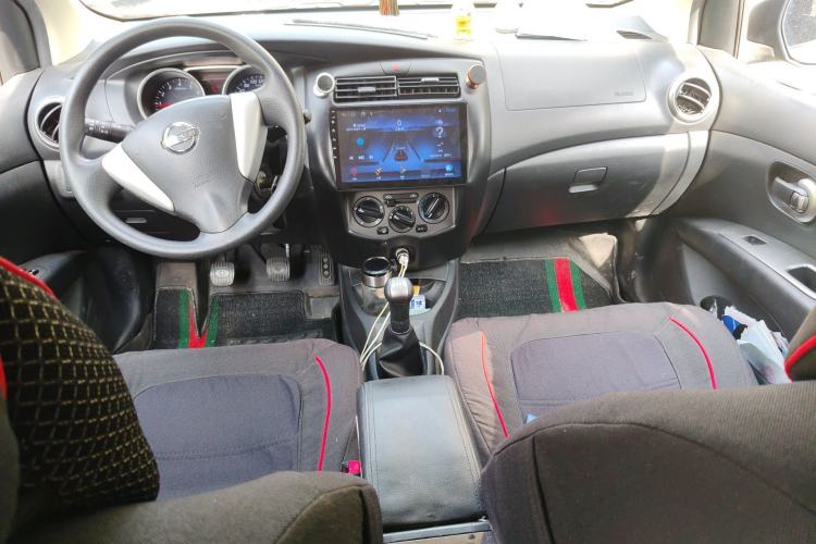 Used Nissan Livina 2013 Jingrui 1.6XL Manual Comfort Edition Center Console