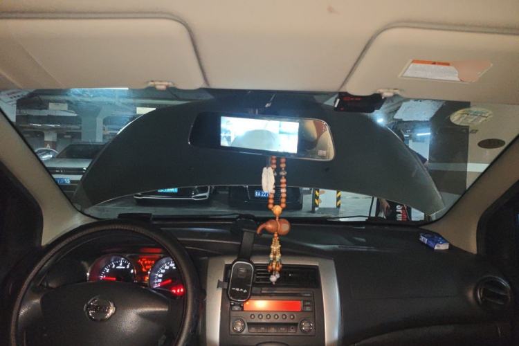 Used Nissan Livina 2013 1.6XE CVT Comfort Edition Center Console