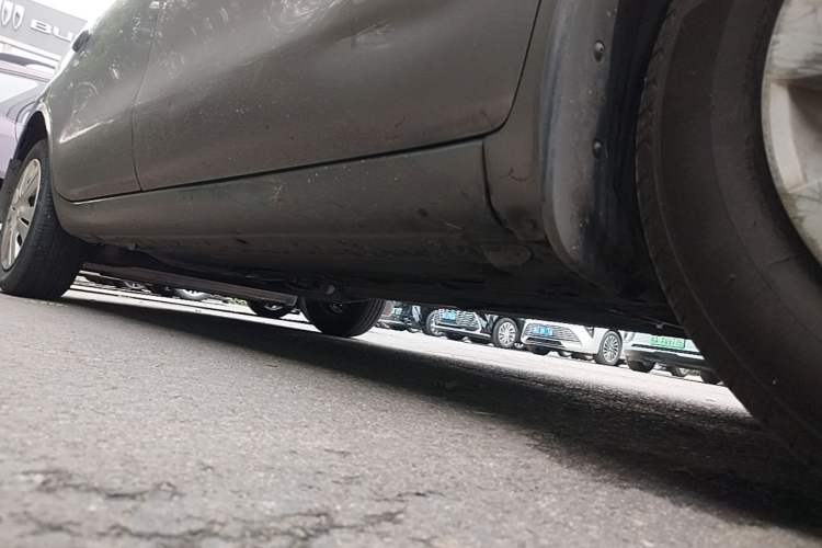 Used Nissan Livina 2013 1.6XE Manual Comfort Edition Chassis Front Right