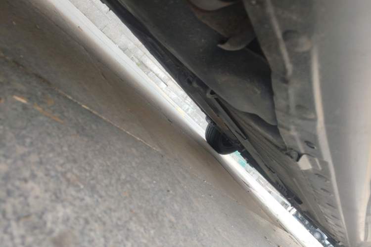 Used Nissan Livina 2013 1.6XE Manual Comfort Edition Chassis Rear Right