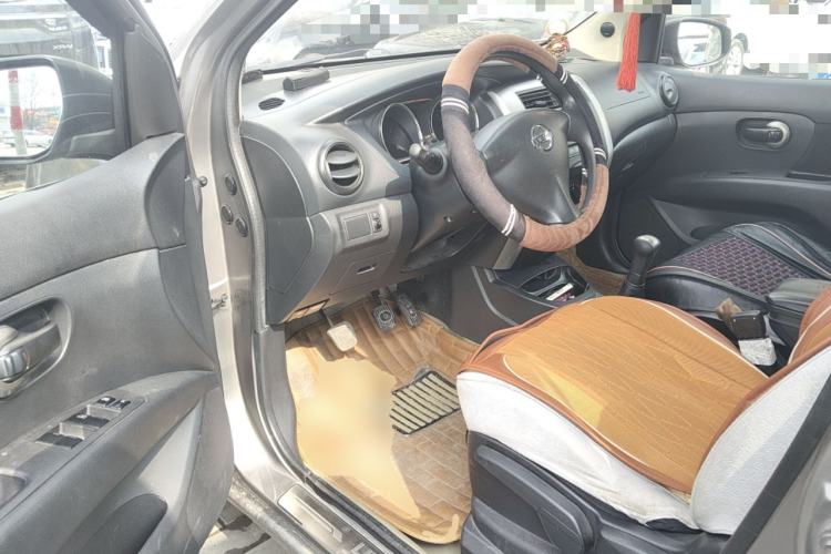 Used Nissan Livina 2013 1.6XE Manual Comfort Edition Driver Seat
