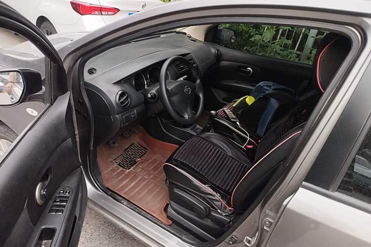 Used Nissan Livina 2013 1.6XE Manual Comfort Edition Driver Seat