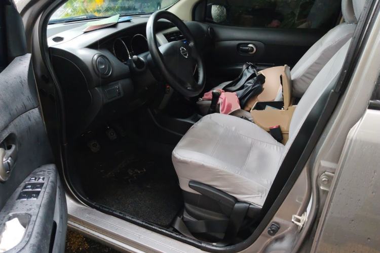 Used Nissan Livina 2013 1.6XE Manual Comfort Edition Driver Seat