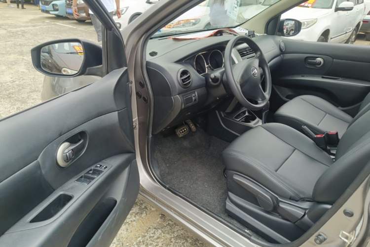 Used Nissan Livina 2013 1.6XE CVT Comfort Edition Driver Seat