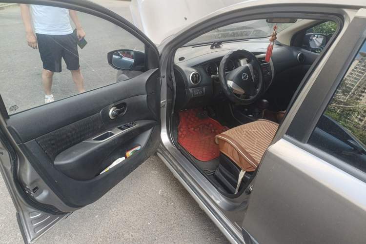 Used Nissan Livina 2013 JINRUI 1.6XV CVT Luxury Edition Driver Seat