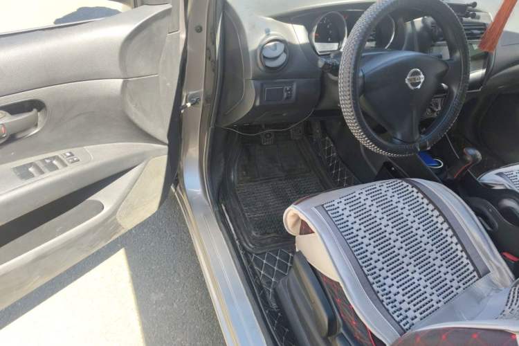 Used Nissan Livina 2013 1.6XE Manual Comfort Edition Driver Seat