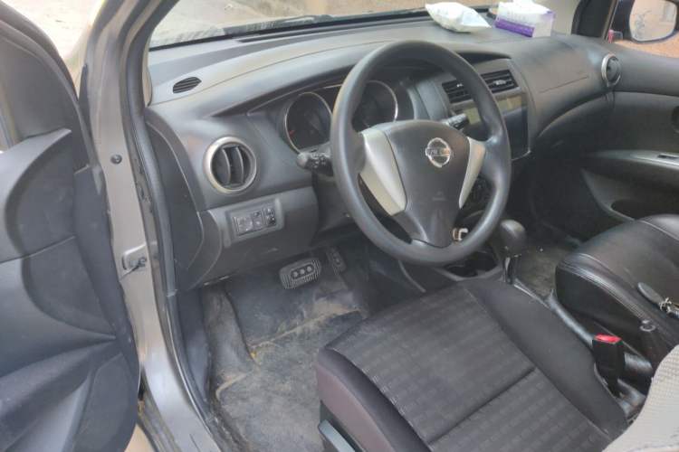 Used Nissan Livina 2013 JINRUI 1.6XV CVT Luxury Edition Driver Seat