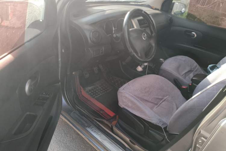 Used Nissan Livina 2013 1.6XE Manual Comfort Edition Driver Seat