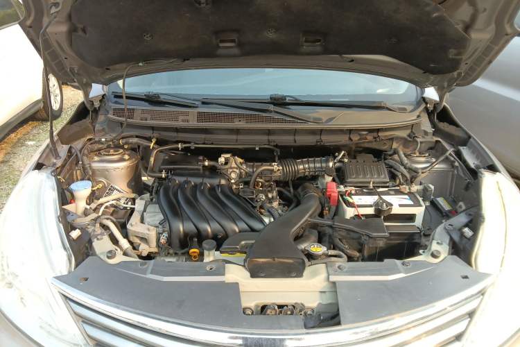 Used Nissan Livina 2013 1.6XE Manual Comfort Edition Engine Bay