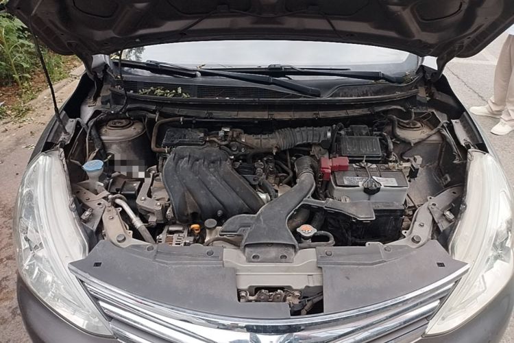 Used Nissan Livina 2013 1.6XE Manual Comfort Edition Engine Bay