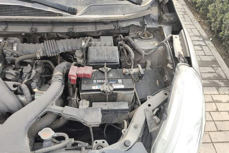 Used Nissan Livina 2013 1.6XE Manual Comfort Edition Engine Bay Left