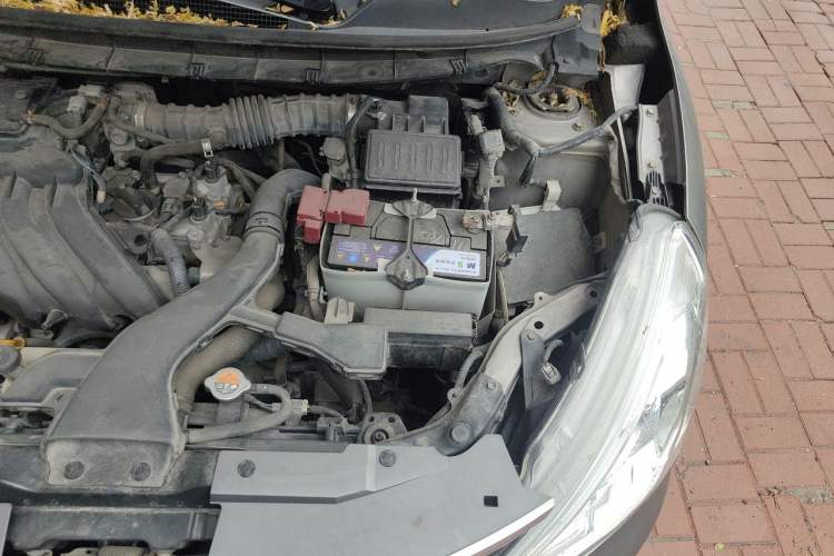 Used Nissan Livina 2013 1.6XE CVT Comfort Edition Engine Bay Left