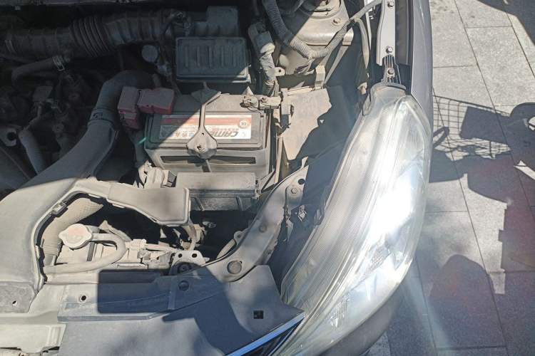 Used Nissan Livina 2013 JINRUI 1.6XV CVT Luxury Edition Engine Bay Left
