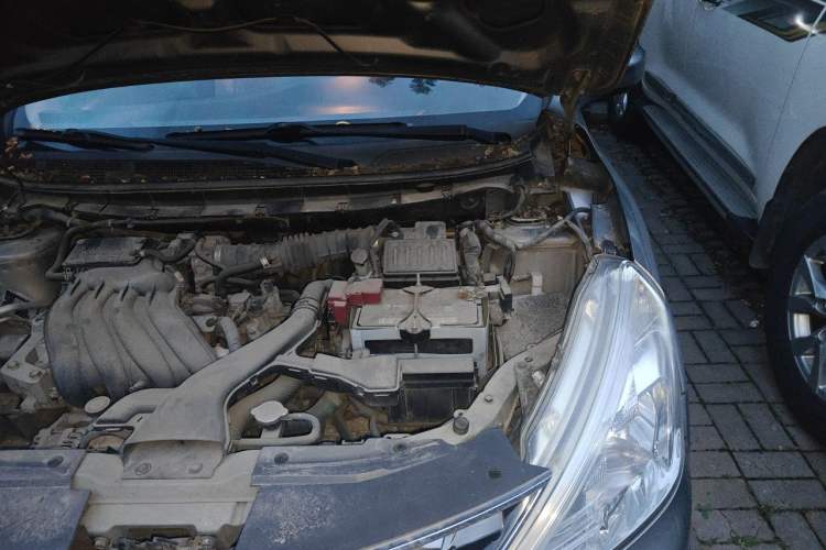 Used Nissan Livina 2013 Jinrui 1.6XL CVT Comfort Edition Engine Bay Left