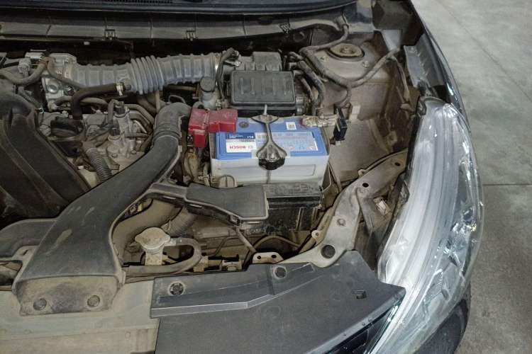 Used Nissan Livina 2013 Jingrui 1.6XL Manual Comfort Edition Engine Bay Left
