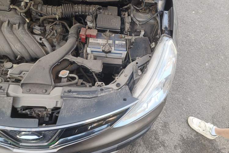 Used Nissan Livina 2013 JINRUI 1.6XV CVT Luxury Edition Engine Bay Left