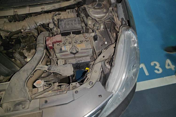 Used Nissan Livina 2013 1.6XE Manual Comfort Edition Engine Bay Left