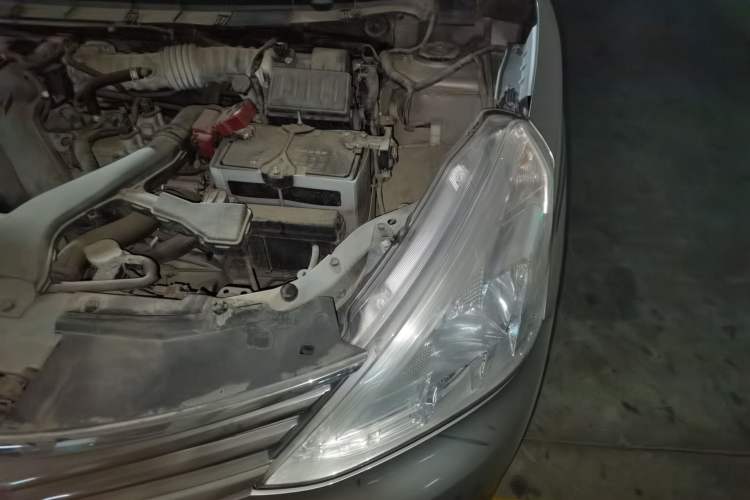 Used Nissan Livina 2013 1.6XE Manual Comfort Edition Engine Bay Left