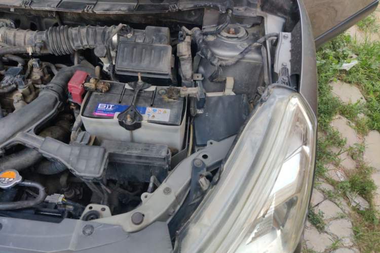 Used Nissan Livina 2013 JINRUI 1.6XV CVT Luxury Edition Engine Bay Left