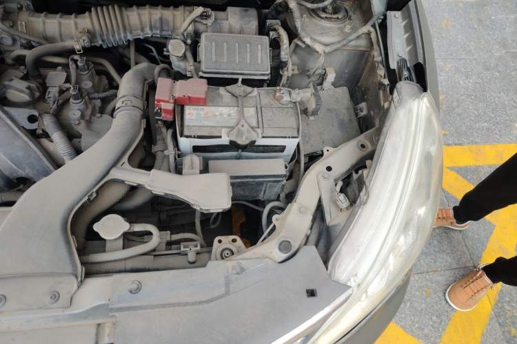 Used Nissan Livina 2013 1.6XE Manual Comfort Edition Engine Bay Left