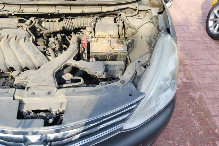 Used Nissan Livina 2013 1.6XE Manual Comfort Edition Engine Bay Left