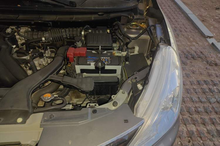 Used Nissan Livina 2013 Jingrui 1.6XL Manual Comfort Edition Engine Bay Left