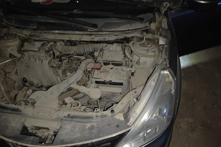 Used Nissan Livina 2013 Jingrui 1.6XL Manual Comfort Edition Engine Bay Left