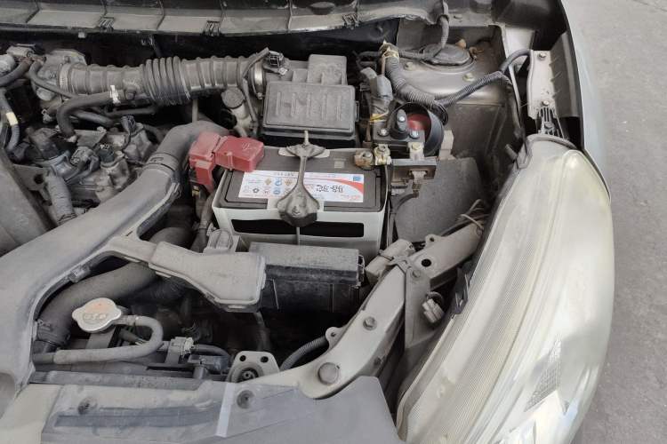 Used Nissan Livina 2013 Jinrui 1.6XL CVT Comfort Edition Engine Bay Left