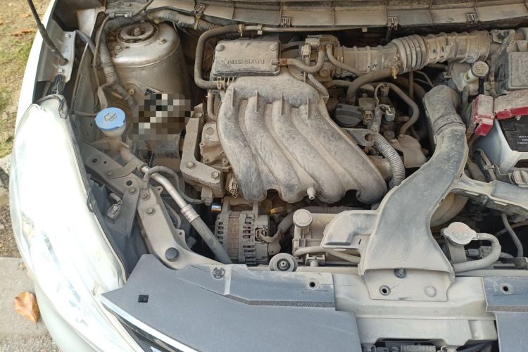 Used Nissan Livina 2013 1.6XE Manual Comfort Edition Engine Bay Right