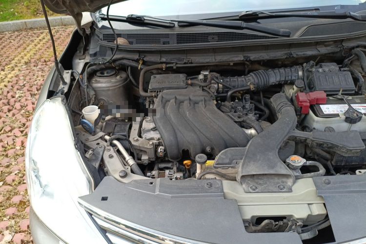 Used Nissan Livina 2013 1.6XL Manual Luxury Edition Engine Bay Right