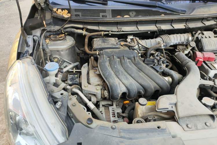 Used Nissan Livina 2013 Jingrui 1.6XL Manual Comfort Edition Engine Bay Right