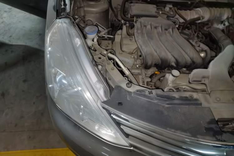 Used Nissan Livina 2013 1.6XE Manual Comfort Edition Engine Bay Right